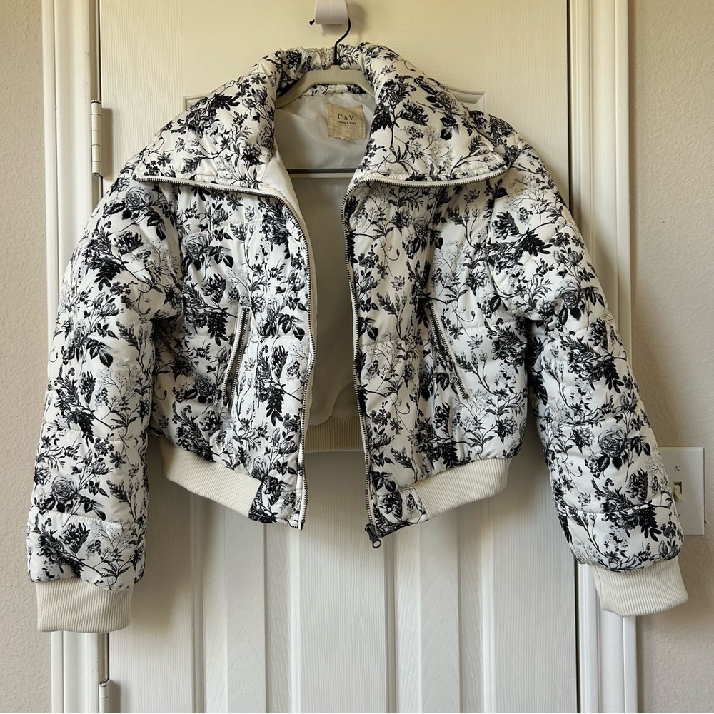 Chelsea & Violet Black & White Floral Puffer Cropped Bomber Jacket Size L